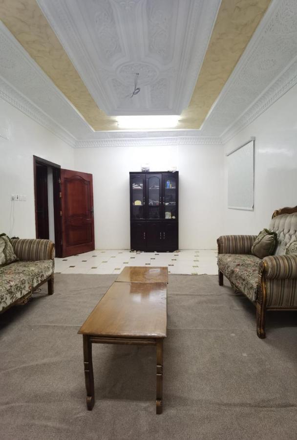 شقة عائلية -ليست فندقية- 8 دقائق بالسيارة للحرم أو قباء - Medina Exterior photo