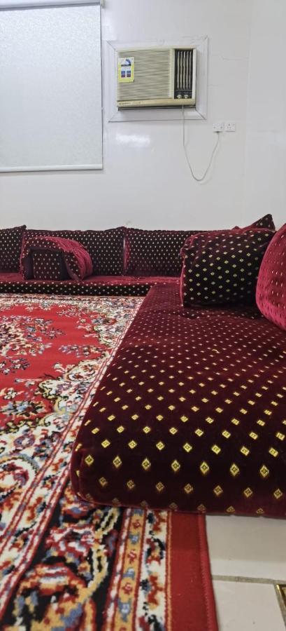 شقة عائلية -ليست فندقية- 8 دقائق بالسيارة للحرم أو قباء - Medina Exterior photo
