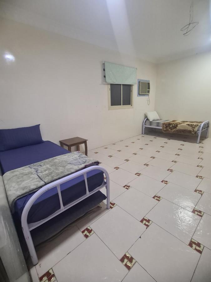 شقة عائلية -ليست فندقية- 8 دقائق بالسيارة للحرم أو قباء - Medina Exterior photo