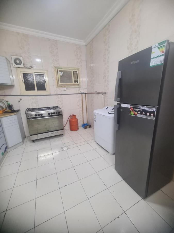 شقة عائلية -ليست فندقية- 8 دقائق بالسيارة للحرم أو قباء - Medina Exterior photo